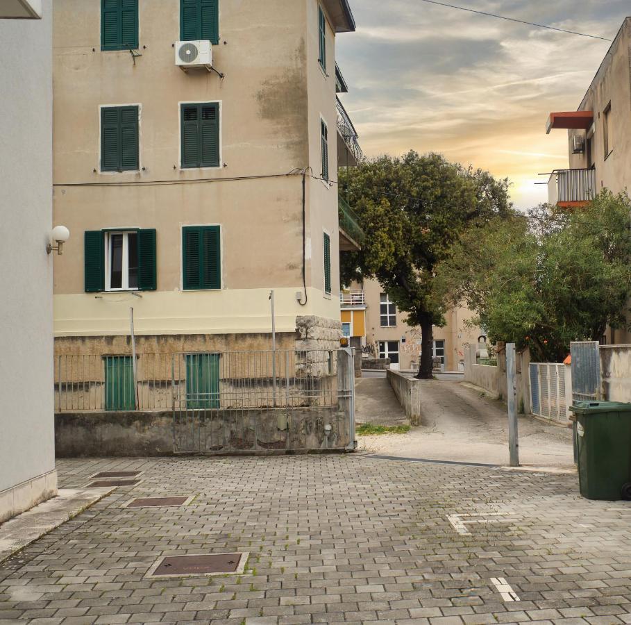 Nivi Apartment Split Buitenkant foto